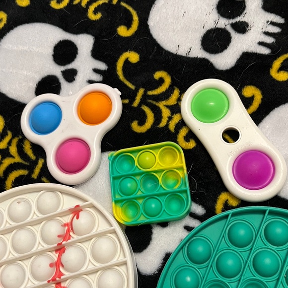 8 pc🎄POP IT☃️FIDGET🎅 SENSORY CUBES & SNAKES TOY SET - Picture 3 of 4